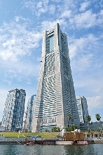 海上からの景色を楽しむ