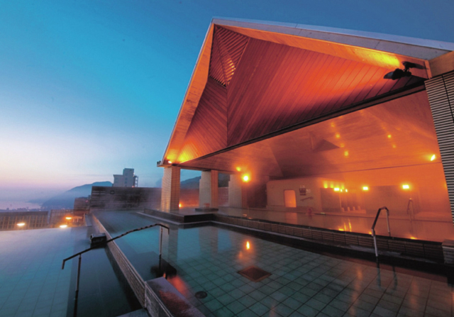 【別府温泉×八湯スポット】湯船から眺望をひとり占め「別府温泉 杉乃井ホテル」