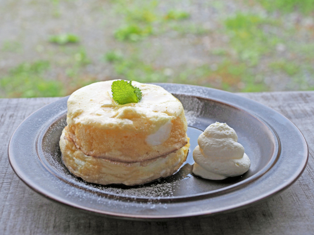 【蒜山~大山の観光ドライブモデルコース】13:45 お目当てはふっかふかのパンケーキ「KAYABE堂」