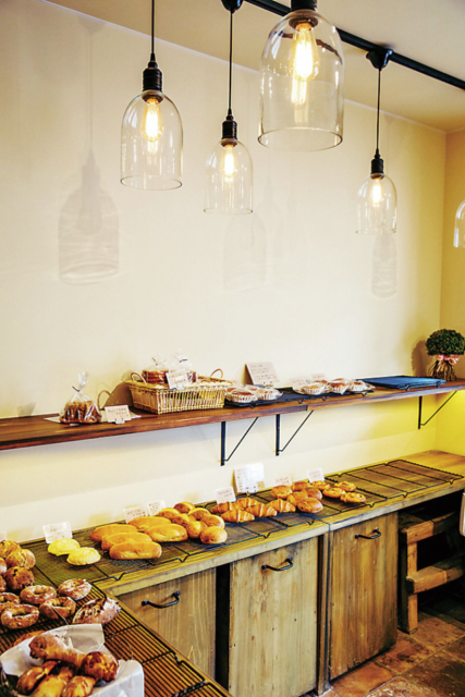 シンプルに真摯に向き合う職人魂! 生地ごとにパンをディスプレー「Boulangerie Nao」