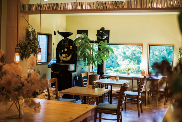 森の中にひっそり佇むロースタリーカフェ「See The Forest」