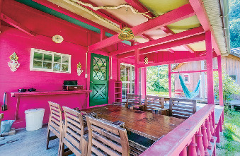 南国感覚いっぱいのステイが楽しめる「FBI AWAJI」