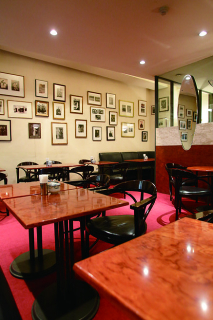 【神戸 ケーキを買うならおすすめの店18選】ユーハイム 神戸元町本店