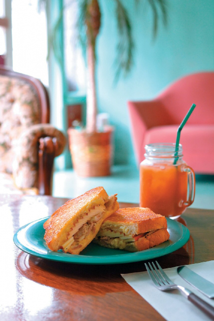 元町屈指の 雰囲気抜群ダイナー「BUY ME STAND MOTOMACHI」