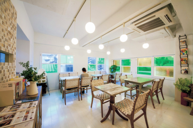 こちらを見つめるつぶらな瞳がかわいらし過ぎ!「SANDECO COFFEE 数学カフェ」