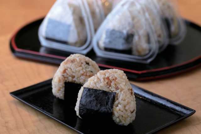 炭焼き穴子をテイクアウトで気軽に「炭焼きあなご あさじ」