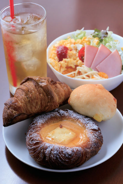 塩や米粉は地元食材を使用「Boulangerie et Café Poche」