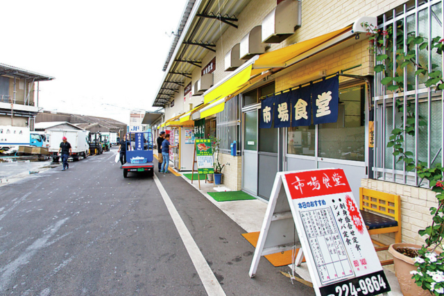 【鹿児島グルメと芋焼酎×人気店】一度は食べたい首折れさばや秋太郎「市場食堂」