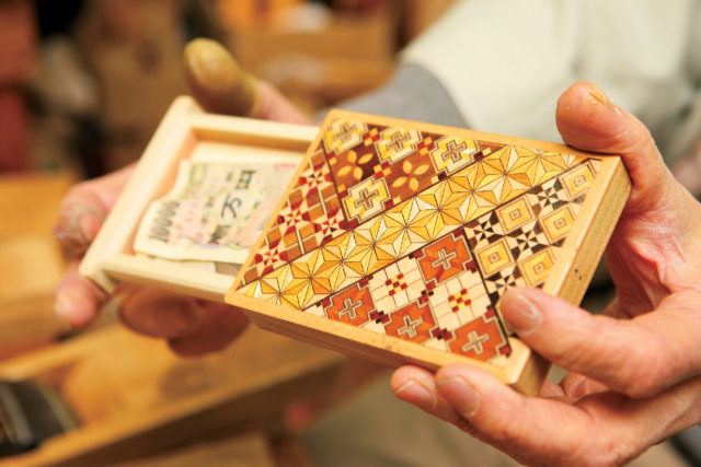 【箱根寄木細工講座】秘密箱の開け方