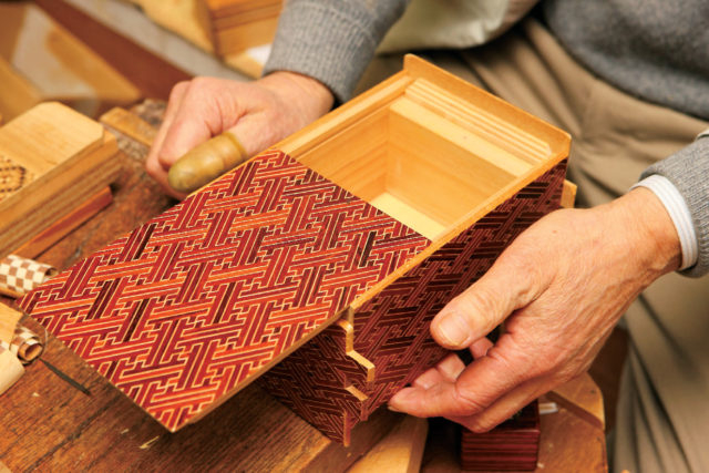 【箱根寄木細工講座】秘密箱の開け方