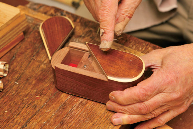 【箱根寄木細工講座】からくり箱の開け方