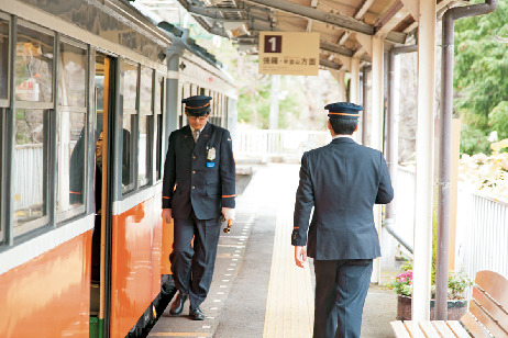 【箱根登山電車×みどころ】スイッチバックのワンシーンを目撃
