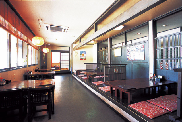 名物鍋で伊勢エビの風味をあますことなく「郷土割烹 伊豆の味 おか田」