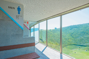 材料は大室山の土。数量限定の持ち帰り大室山がカワイイ!