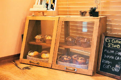 緑の中のぬくもり空間で手作りマフィンを「C's Cafe」