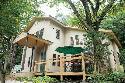 緑の中のぬくもり空間で手作りマフィンを「C's Cafe」