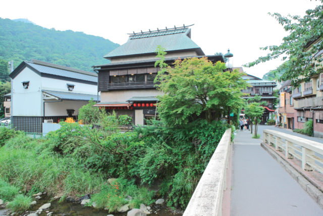 箱根名物のそばを定着させた老舗で滋味深いそばを「はつ花そば 本店」