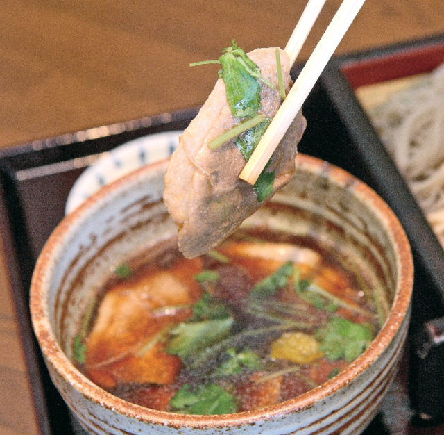 極細のそばは素材と技が生み出す自信の表れ!「深生そば」