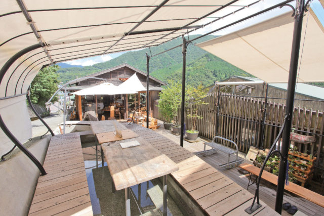 今も残るレトロな街並みをそぞろ歩き