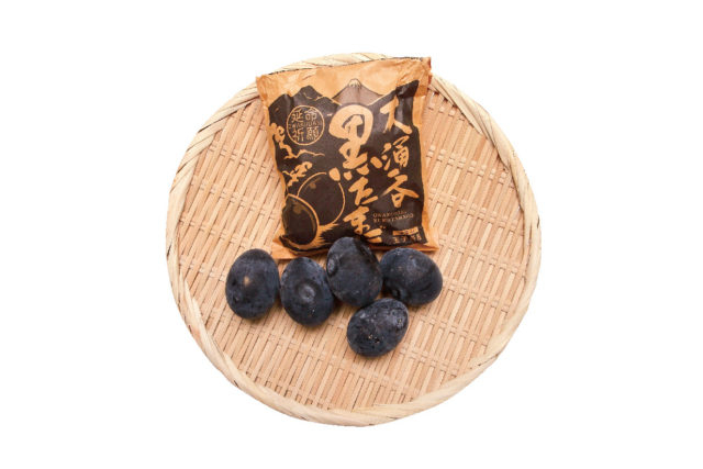 黒たまごなど黒い名物がいっぱい!