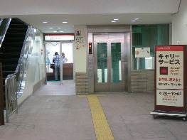 【箱根湯本駅×お役立ちサービス⑤】駅に着いたらまずはここへ 荷物を宿まで運んでくれる「箱根キャリーサービス」