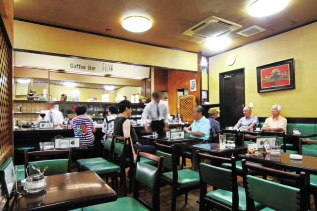 創業以来、地元の人に愛される「エビアンコーヒー」