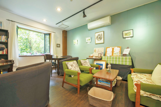 優雅なイギリス風ティータイムを「カフェ ブリッジ」