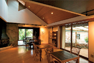 GALLERY. BOOK. CAFE DEN 田