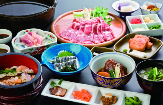 【鹿児島グルメと芋焼酎×レジェンド店】伝統的な薩摩料理が味わえる「熊襲亭」