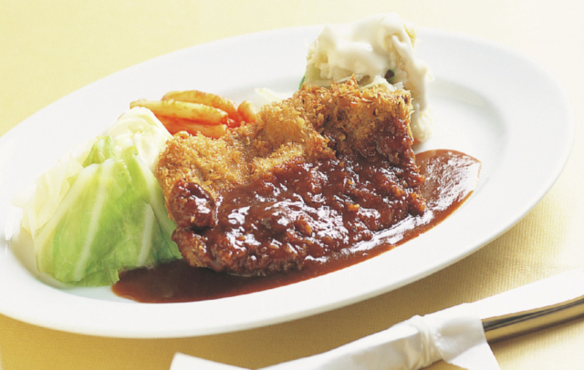 地元ファンに愛され続けるノスタルジックな洋食「グリル十字屋」