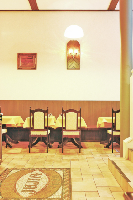 地元ファンに愛され続けるノスタルジックな洋食「グリル十字屋」