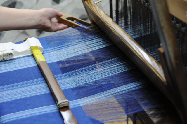 【宮崎・綾×雑貨】藍を重ねて真心を織り込む「綾の手紬染織工房」