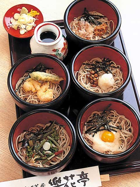 5つの異なる具でいただくそば「そば茶屋楽花亭」