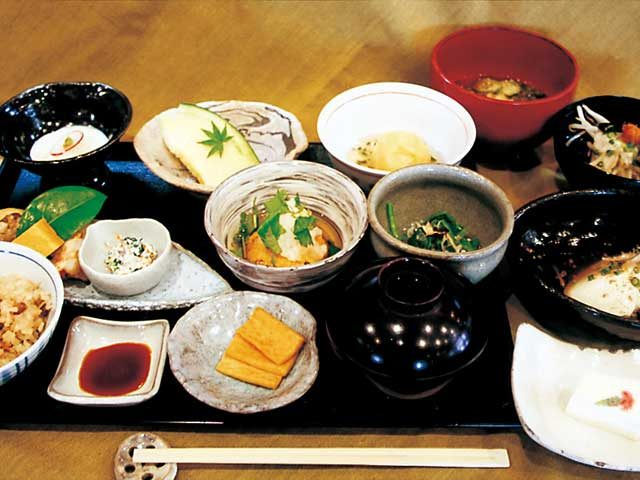 昼夜とも予約がおすすめ「旬の台所 連根屋」