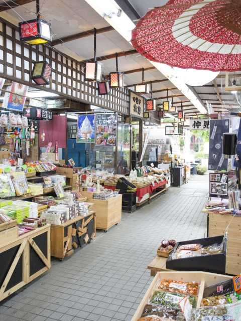 【笠間稲荷神社×門前町】県産こしひかりを使った稲荷せんべいが人気「仲見世 丸井」