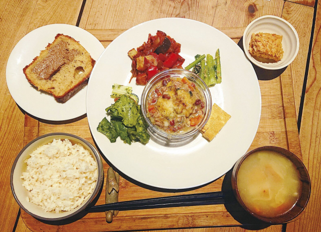 自分で料金を決める斬新なランチ「原っぱカフェ」