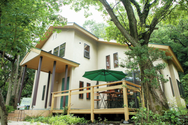 豊かな緑の中に佇むかわいいカフェ「C's Cafe」