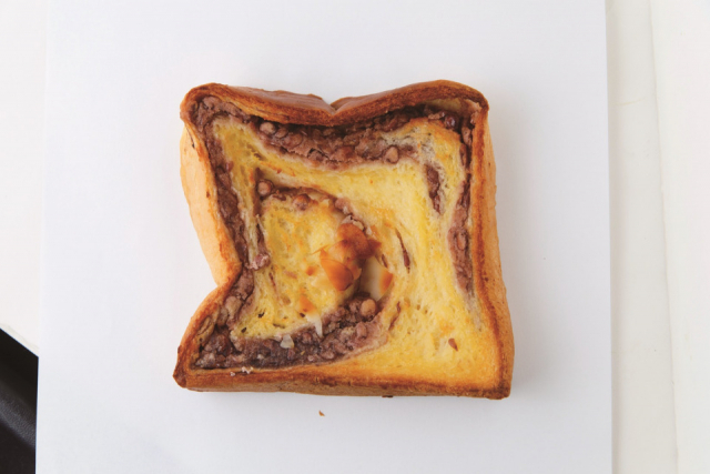 名物「あん食」で知られる 品揃え充実のベーカリー「焼きたてのパン トミーズ 三宮店」