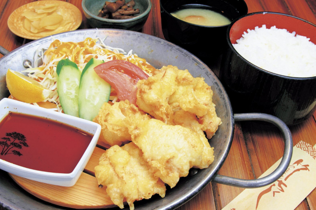 【別府×とり天】サクサク衣とユズ風味でヘルシーに味わえる「海辺のレストラン しおさい」