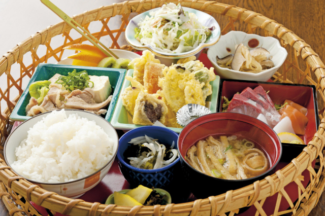 地元の味を気軽に楽しめる和食店「食楽処 和」