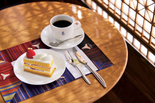 高級感あふれる空間で極上のスイーツを堪能「THE ROYAL CAFE YOKOHAMA MONTE ROSA」