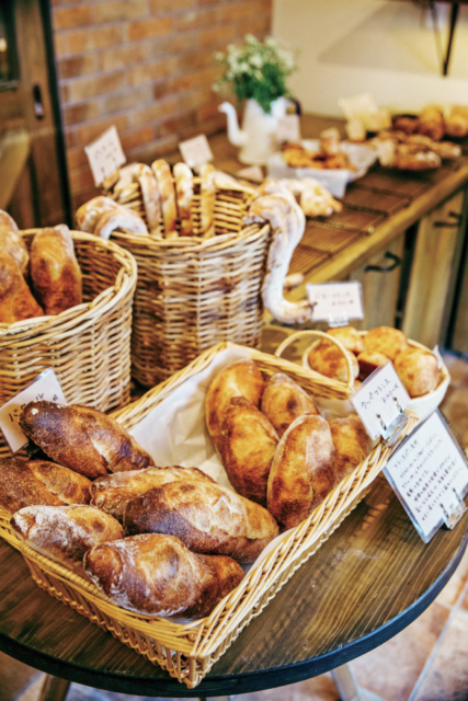 シンプルに真摯に向き合う職人魂! 生地ごとにパンをディスプレー「Boulangerie Nao」