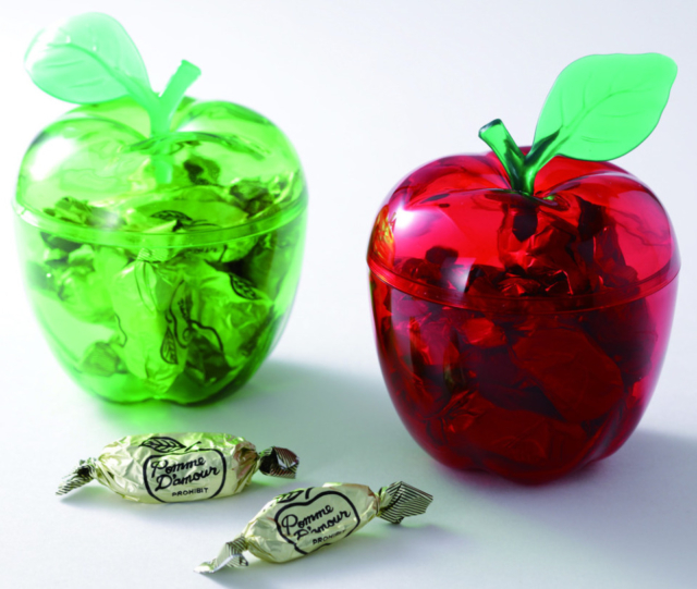 かわいいりんごのケースにりんご×チョコを詰め込んで「神戸元町一番舘」