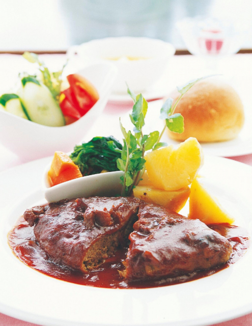 湖に浮かぶレストランでランチ「洋灯舎(らんぷしゃ)」