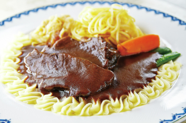 創業以来追い足し続ける外国船から持ち帰ったソース「グリルミヤコ」