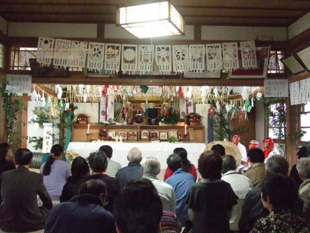 ②毎年恒例の 夜神楽まつり