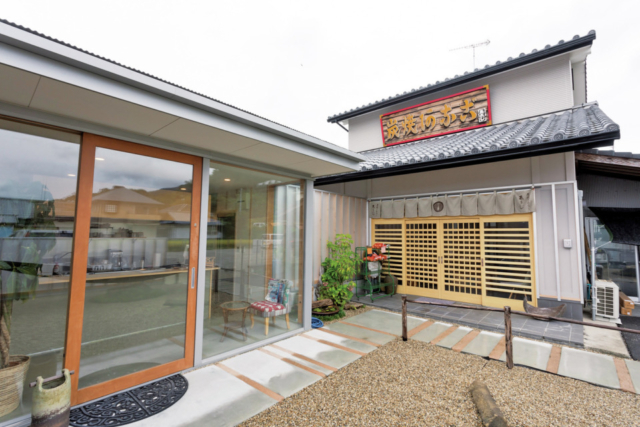 炭焼きアナゴを気軽にいただく「炭焼きあなご あさじ」