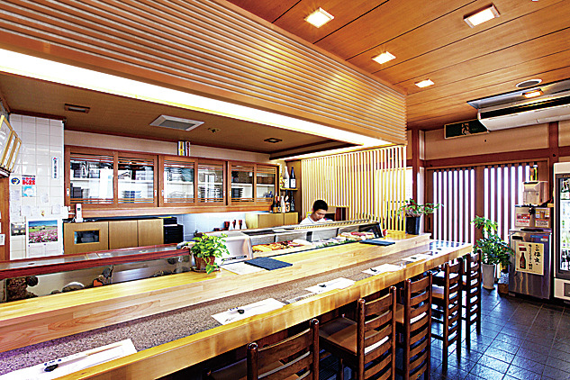 地元の漁師も通う鮮度抜群の寿司「寿司一作」