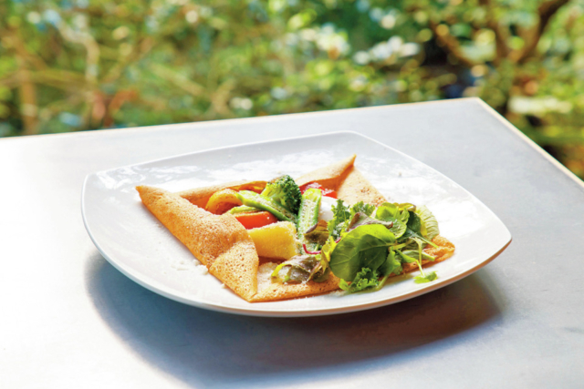 川のせせらぎと木々の緑に癒やされるオアシスのようなカフェ「ガーデンカフェ リプル」