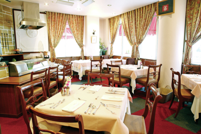 当時の面影を残す老舗店で受け継がれてきた味を堪能「伊藤グリル」